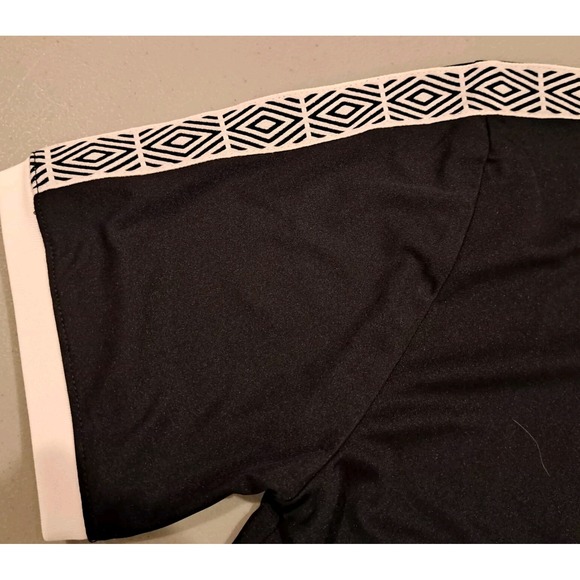 Umbro Athletic Shirt YOUTH L 14-16 Black Soccer Measurements In Photos.. - Picture 3 of 8